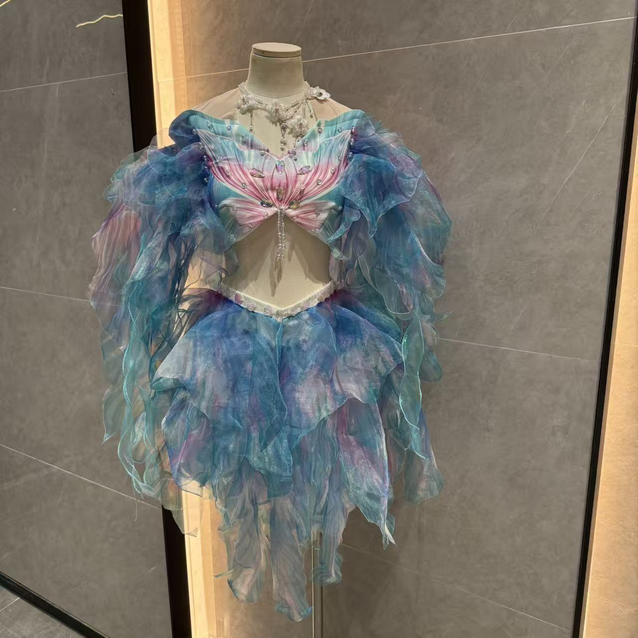 Mermaid Water Dance Skirt Prin - đánh giá và giá Aquarium & Marine Museum Universiti Malaysia Sabah Kota Kinabalu Sabah
